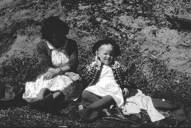 Flavia og Karen i Angmagssalik 1963